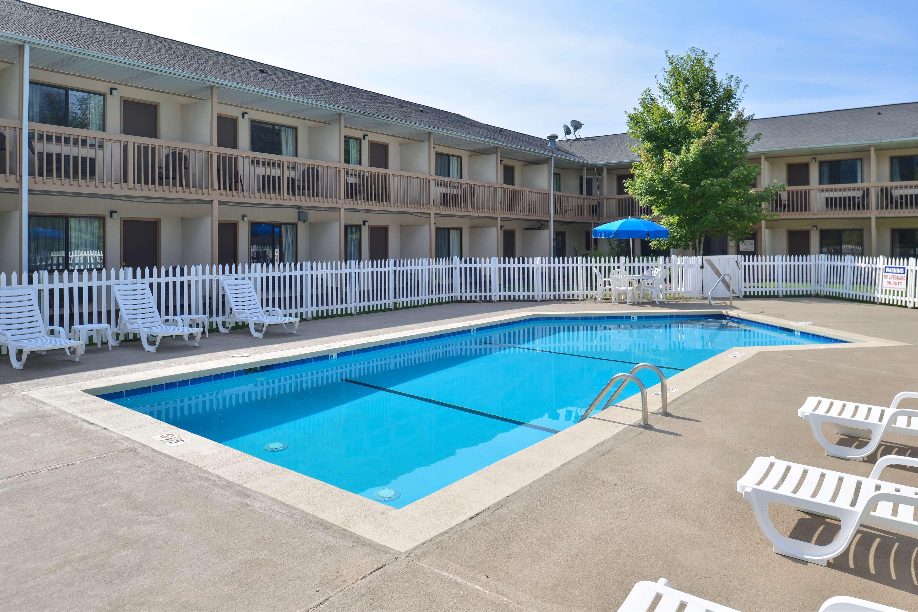 Americas Best Value Inn Кантон Екстериор снимка